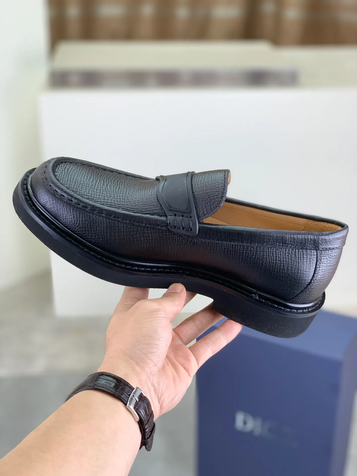 Factory price P800 💰Original quality, top version🔱 DIOR——Dior Men's business casual leather shoes, top quality products. 1:1 shipment ⬆️Luxurious and noble👞All imported original brand fabrics, just to create a more comfortable wearing experience, upper: original selected open edge beaded calfskin ➕Top imported water-dyed full cow lining, original light and comfortable foam outsole ✔️Number: 39-44 (38.45 can be customized)